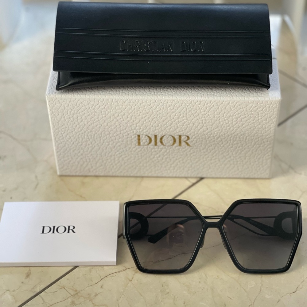 Dior sunglasses,30Montaigne BU